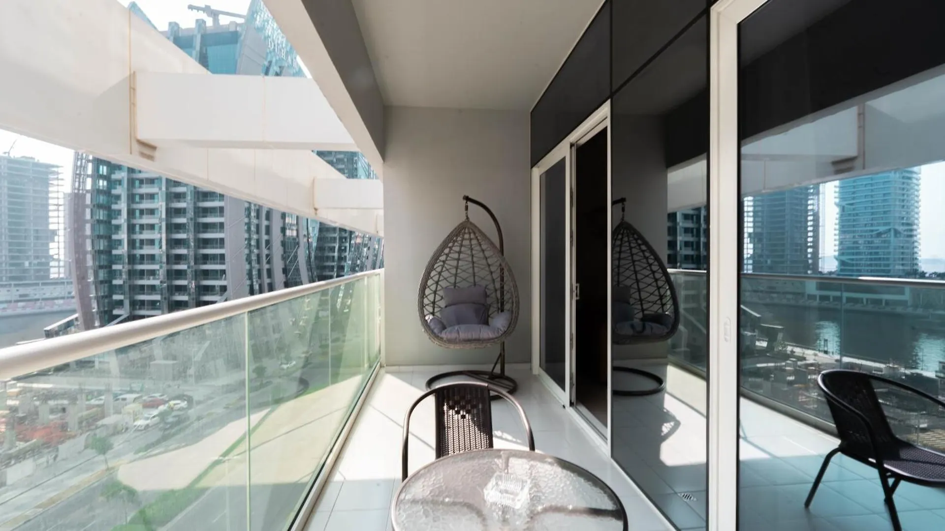 Keyrock Living - Luxury 1Br With Lake View At Reva Dubai 0*,