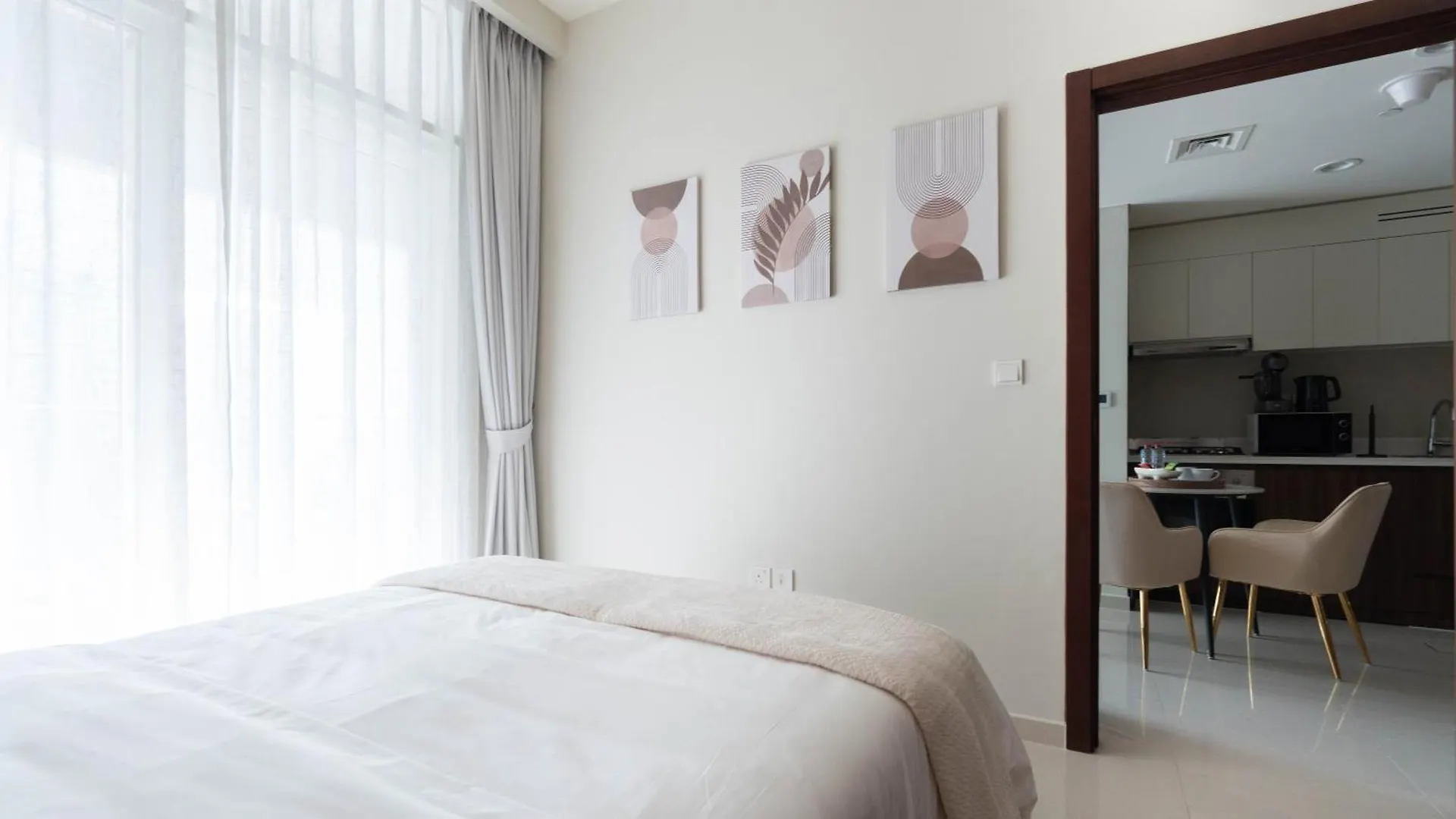 Apartment Keyrock Living - Luxury 1Br With Lake View At Reva Dubai