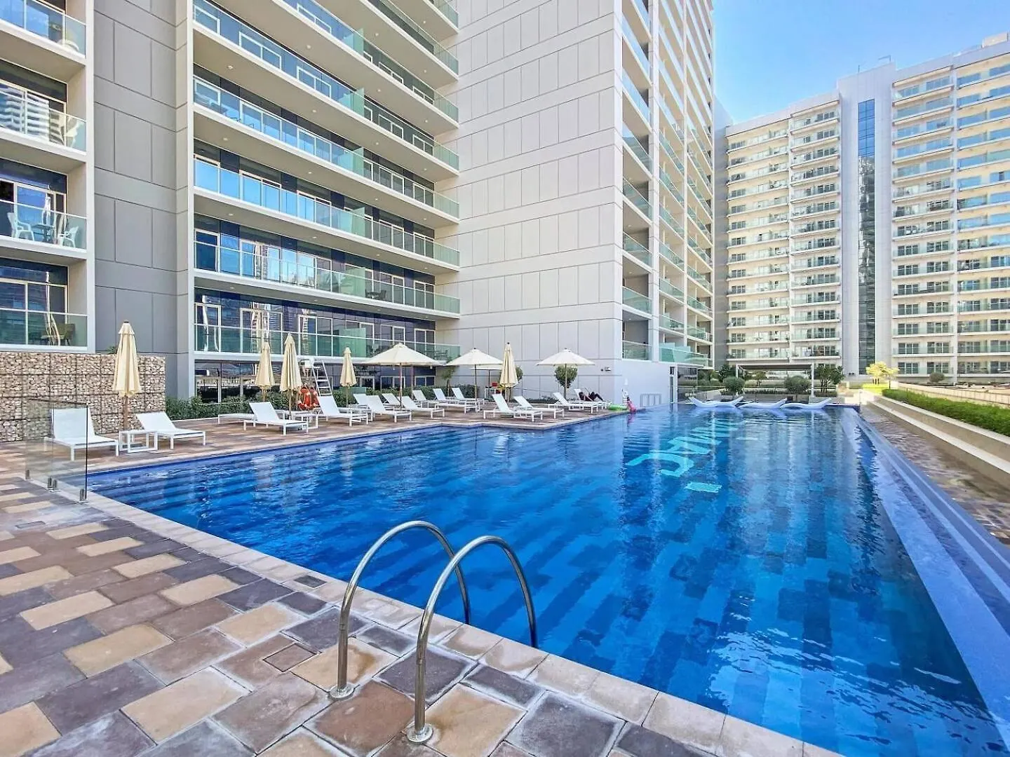 Keyrock Living - Luxury 1Br With Lake View At Reva Dubai Apartment